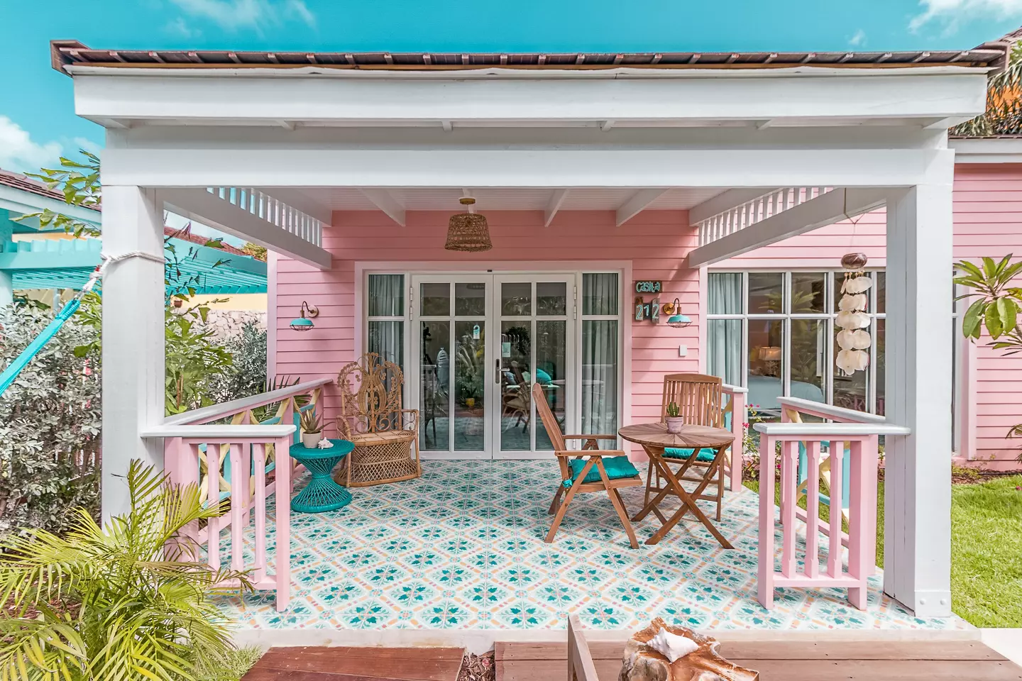 Boardwalk Boutique Hotel Aruba beach with palapas